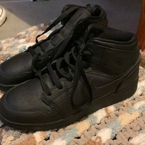 Air Jordan 1 Mid black 5.5Y new condition